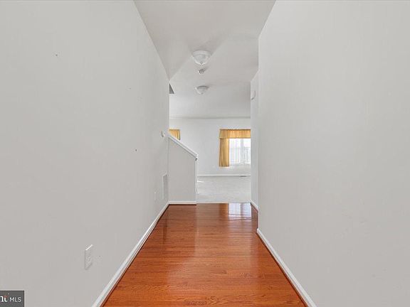 3rd image of 556 Garden Gate Dr
