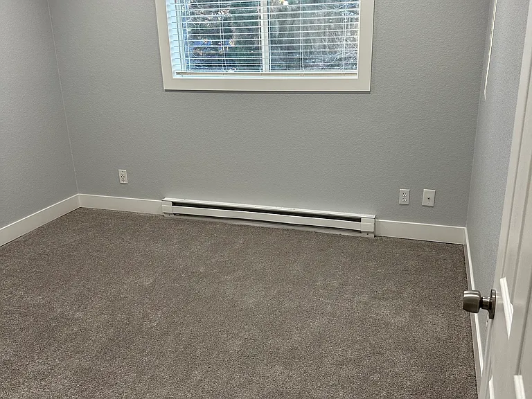 1055 Modred St — Photo 12