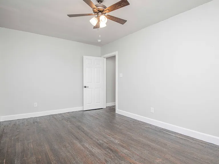 2440 Woodbine Ave — Photo 25