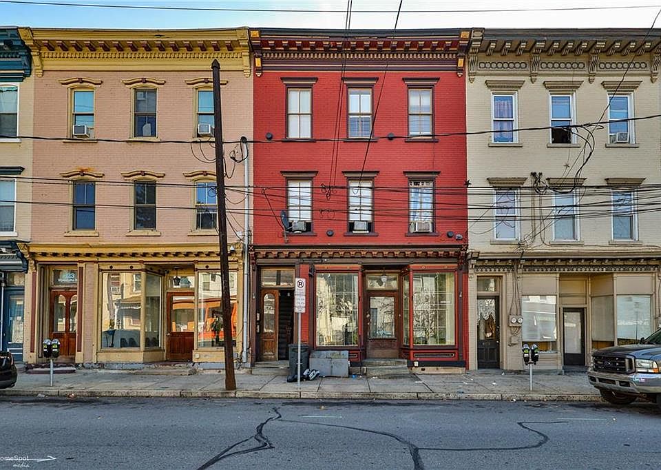 1st image of 425 Wyandotte St