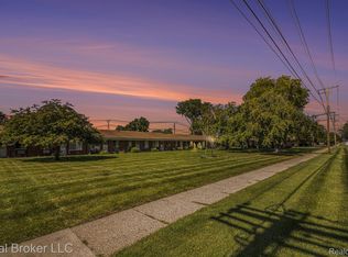 24301 Kelly Rd, Eastpointe, MI 48021