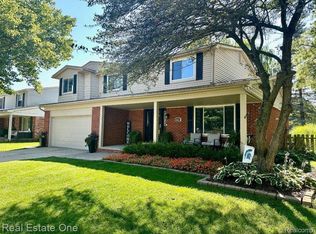 5807 Limestone Dr, Troy, MI 48085