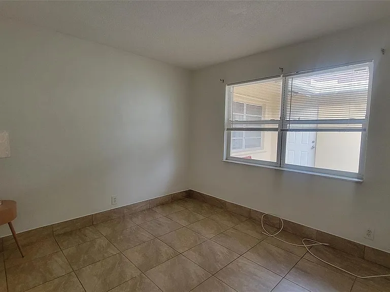 1821 NE 56th St #1 — Photo 10