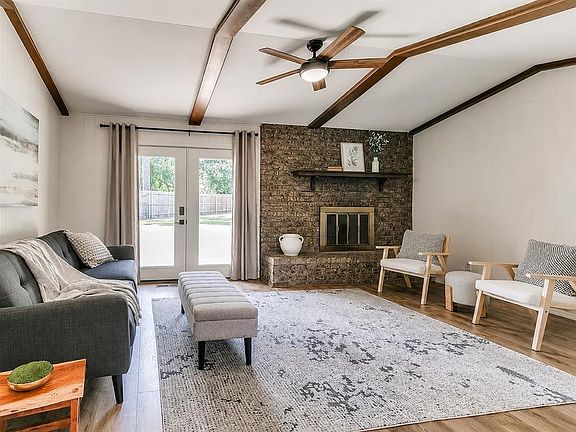 2nd image of 2202 Louise Ln