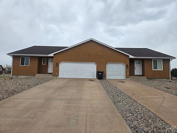 2nd image of 323-325 W Magpie Ln