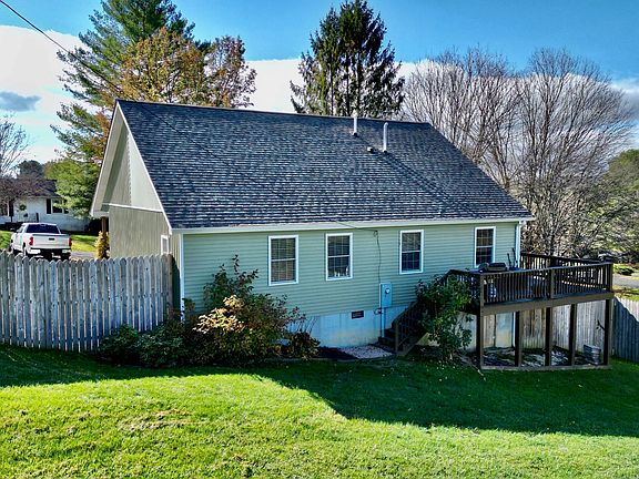 3rd image of 384 Cloverfield Ln