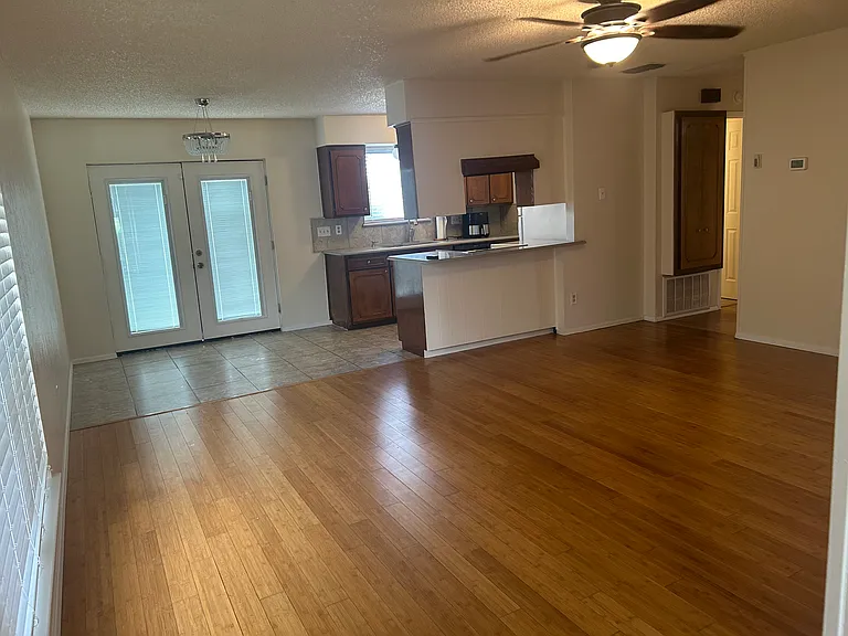 5001 Donnelly Ave — Photo 4