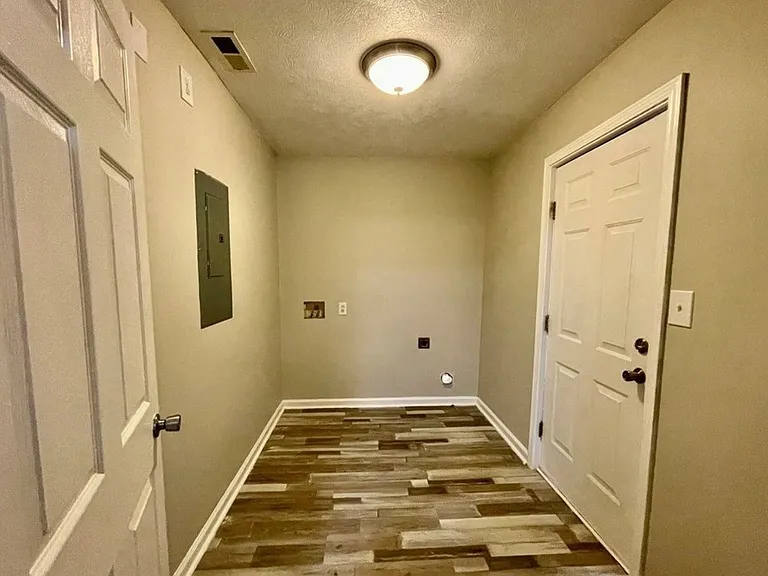 824 Fresno Dr — Photo 16