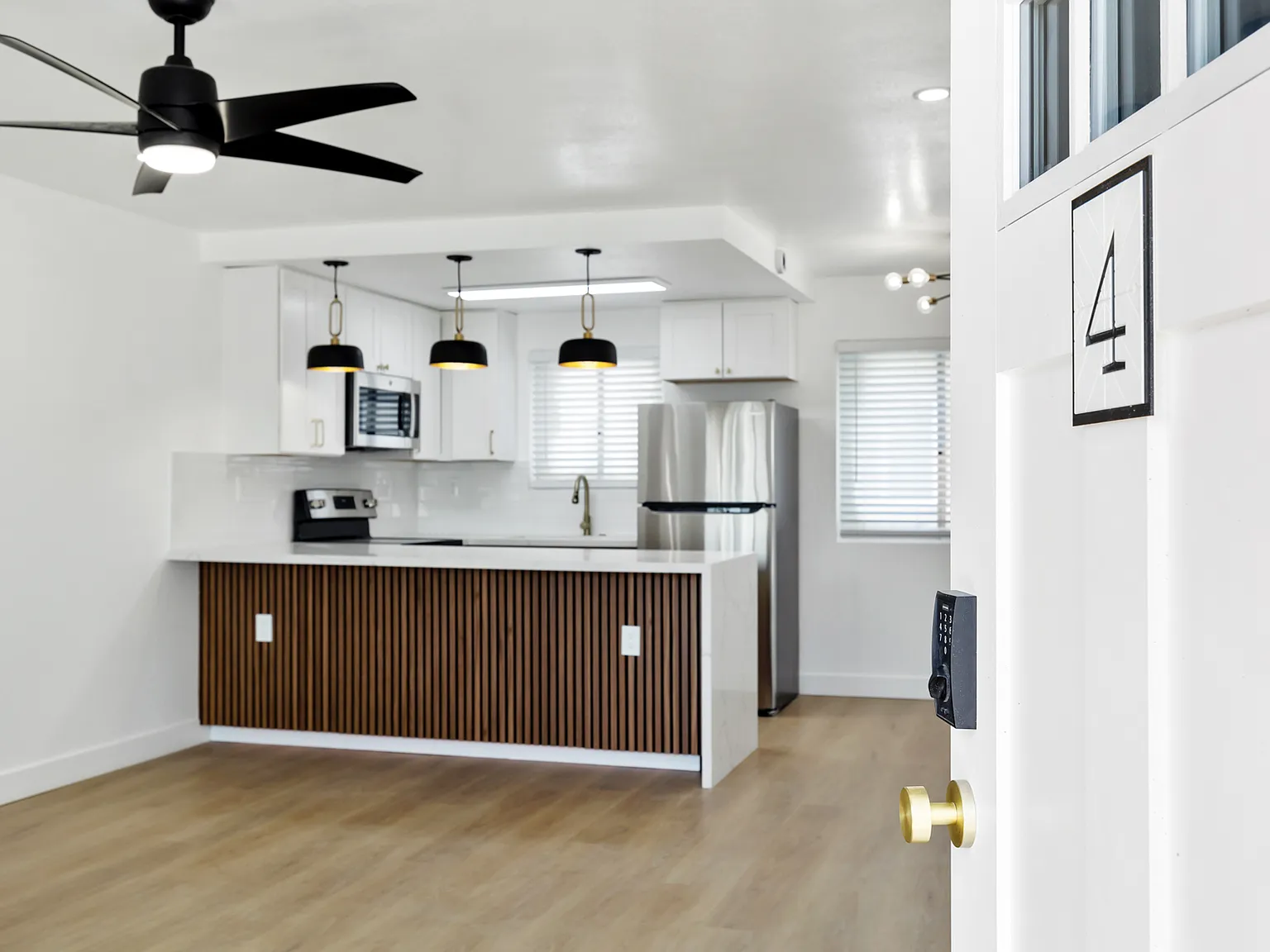 2 bed, 875 sqft, $3,250 — Photo 2