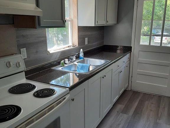 3rd image of 224B Hardy Dr