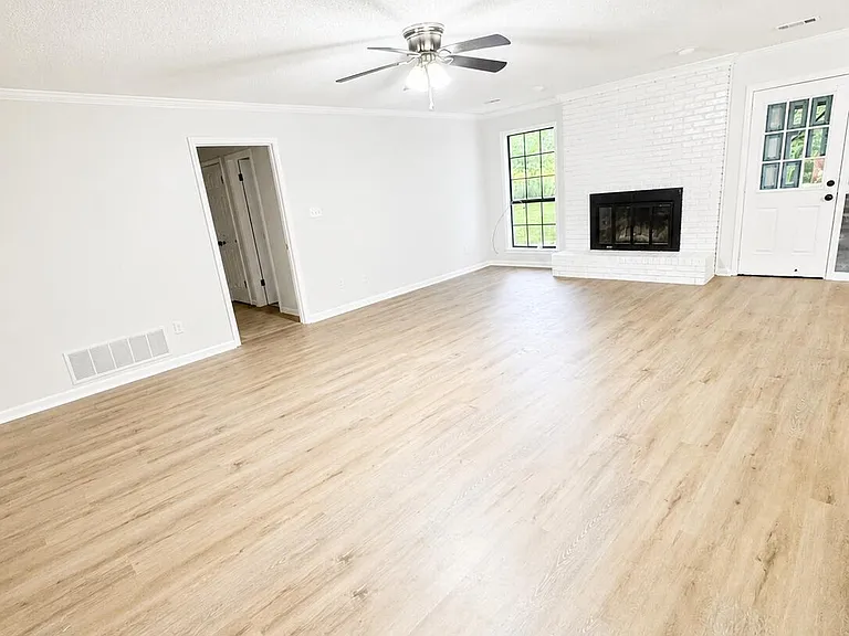 6935 Meadowbrook Ln — Photo 7