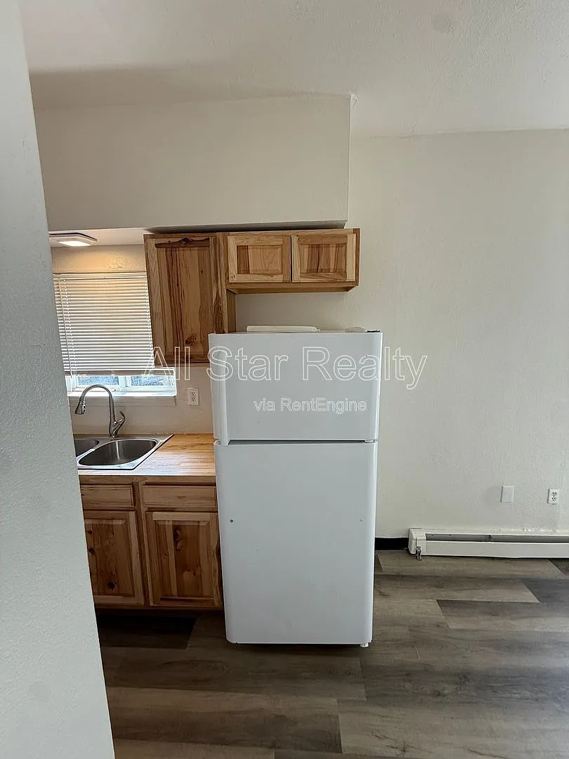 Studio, 1.0 bath, 300 sqft, $975 — Photo 3