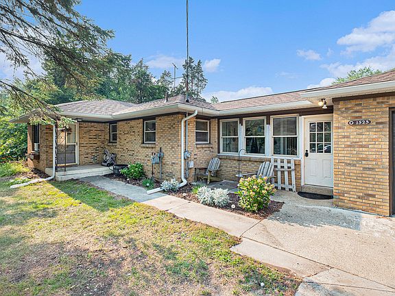 3rd image of 1523 Lake Michigan Dr NW