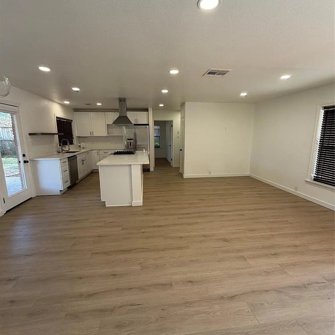 3 bed, 3.0 bath, 1463 sqft, $2,850 — Photo 4