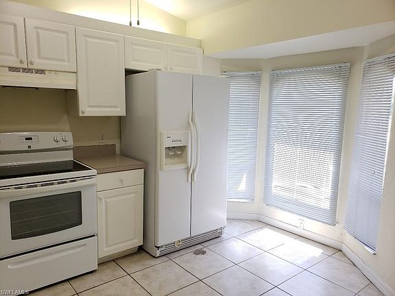 4th image of 519 SE 23rd Pl #521