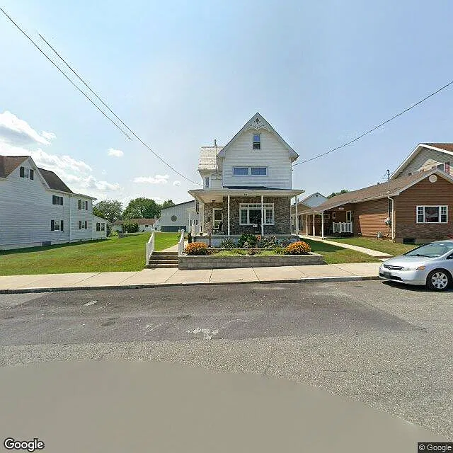 Renovated 3BR Pet-Friendly Home, Yard, Patio! Garage Option Available — Photo 1