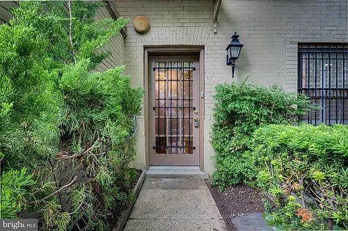 1833 California St NW #101 Photo 1