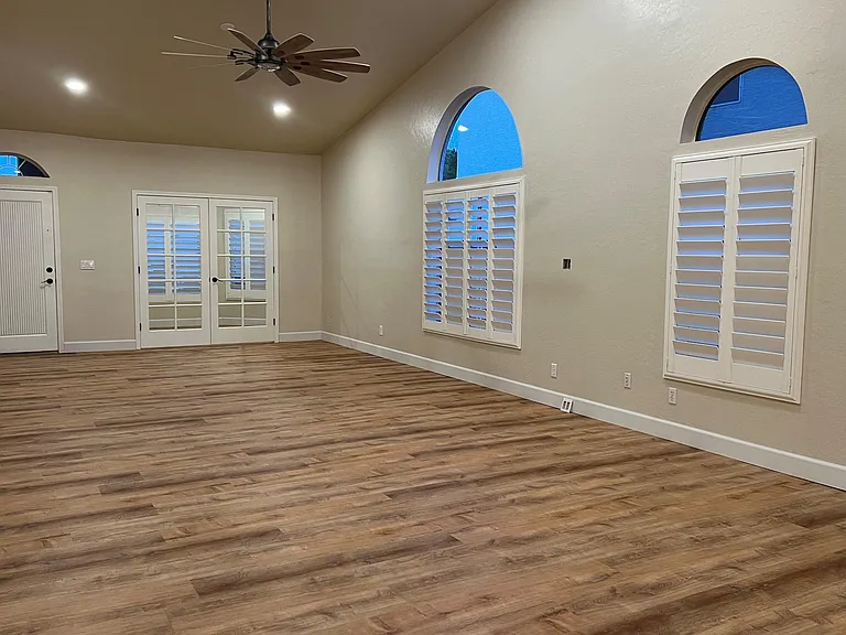 1733 W Commerce Ave — Photo 15