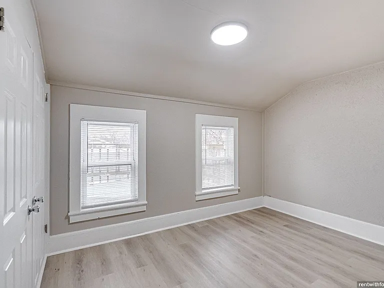 702 S Commercial St — Photo 13