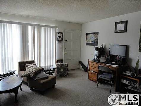 2nd image of 2146 Sunset Cliffs Blvd APT 2