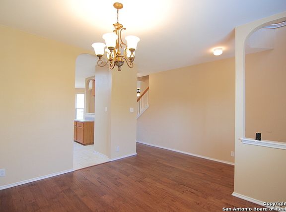 3rd image of 220 Spice Oak Ln