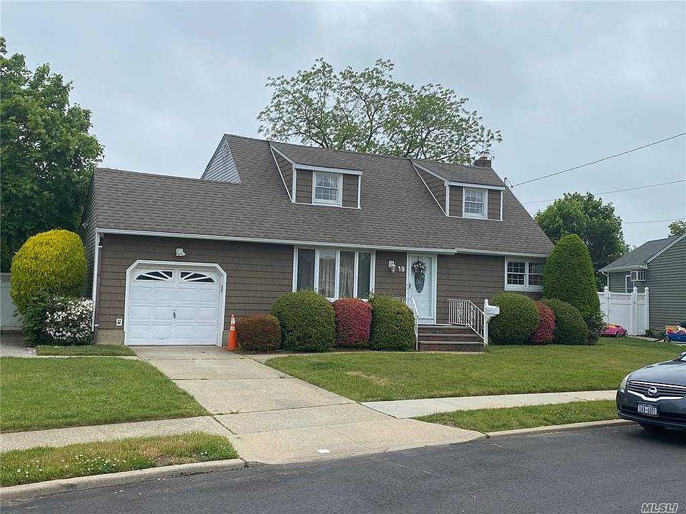 1st image of 19 Oakdale Pl