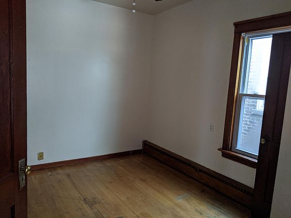 5th image of 3630 W Cornelia Ave