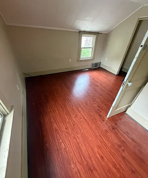 191 Vandervoort St #1/2 — Photo 5