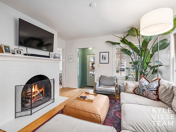 3rd image of 609 Greenwood Ave SE