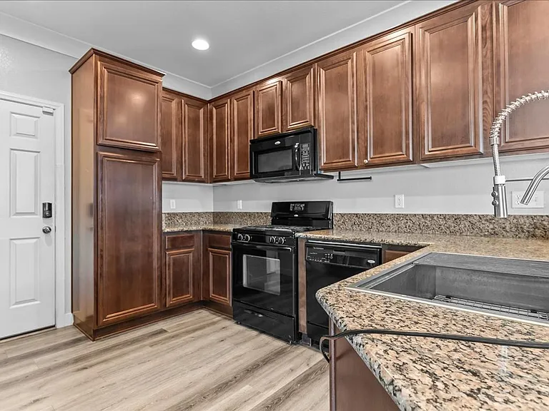 9131 Mount Wilson St — Photo 11