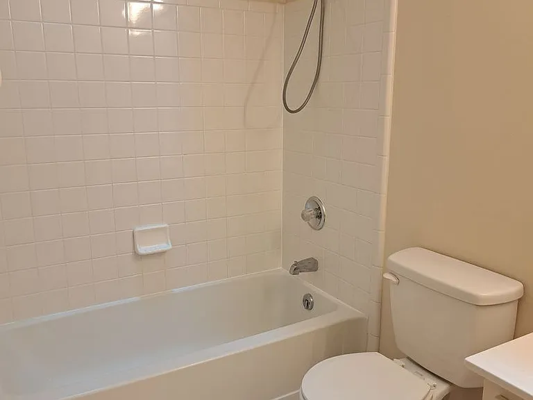 7727 Betty Louise Dr — Photo 12