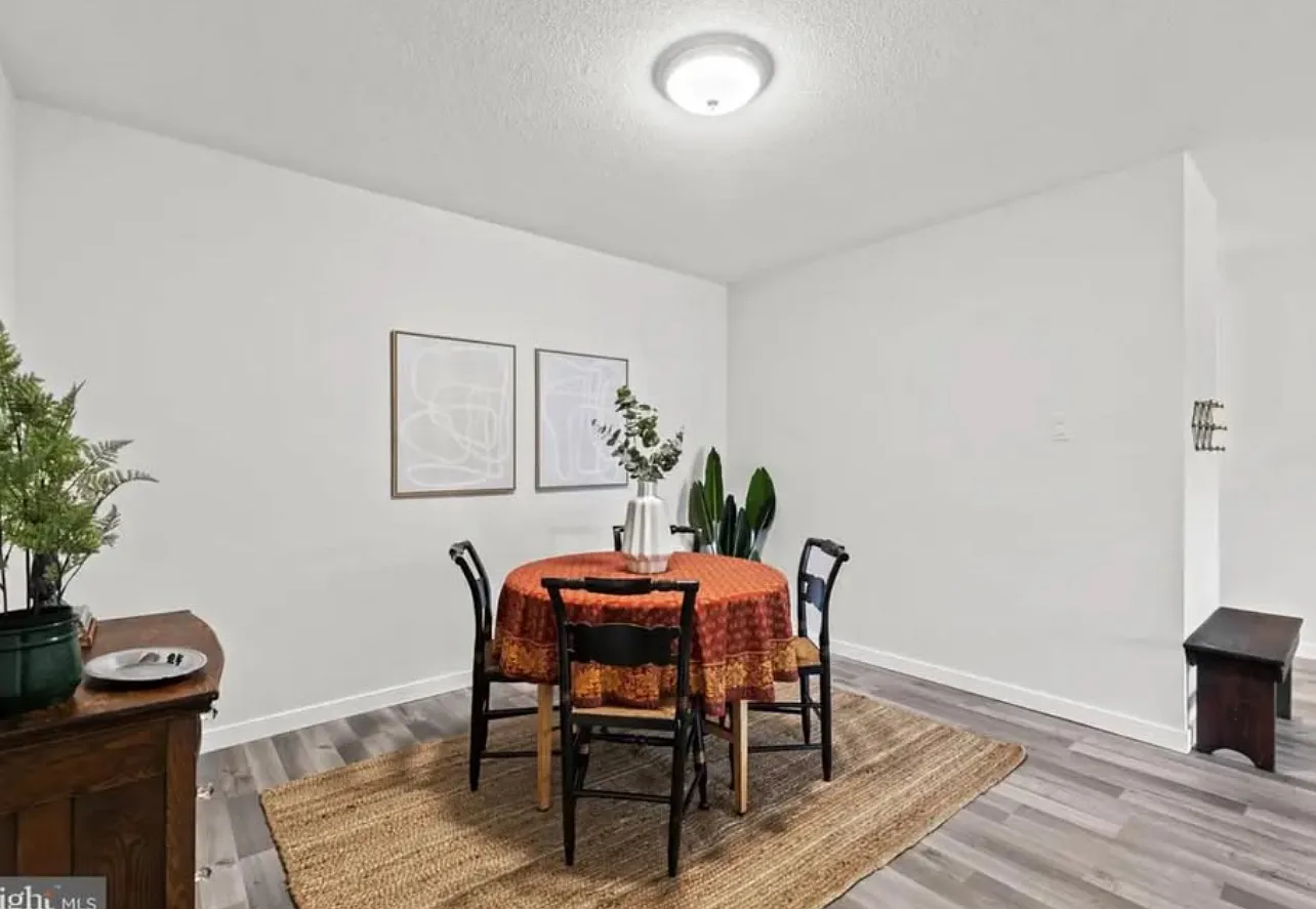 1 bed, 900 sqft, $2,400 — Photo 4