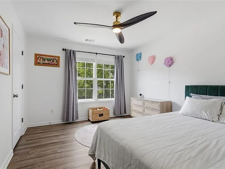2540 Lansing Ln — Photo 13