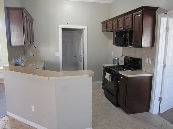 3rd image of 704 N Markwell Ave