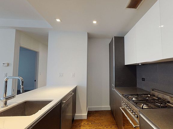 3rd image of 666 W End Ave #23MN