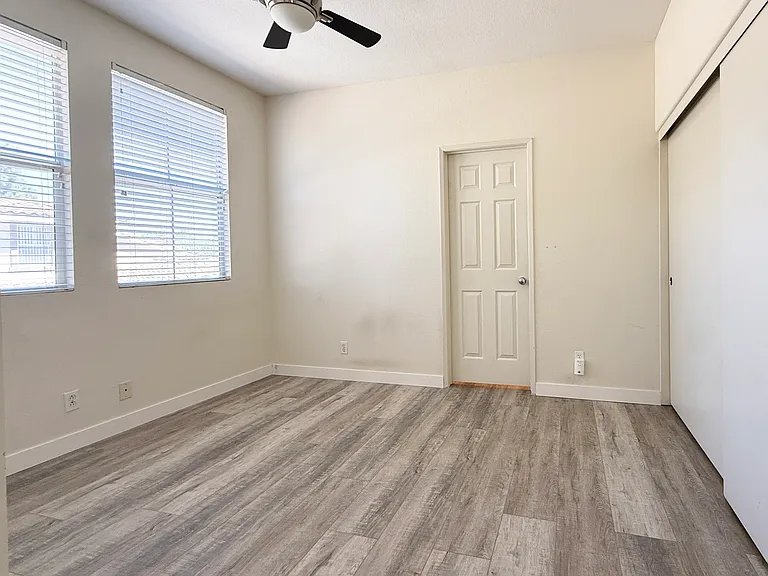 801 Maplewood — Photo 14