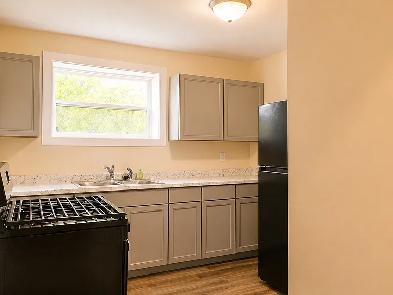 219 E 26th St #2 — Photo 9