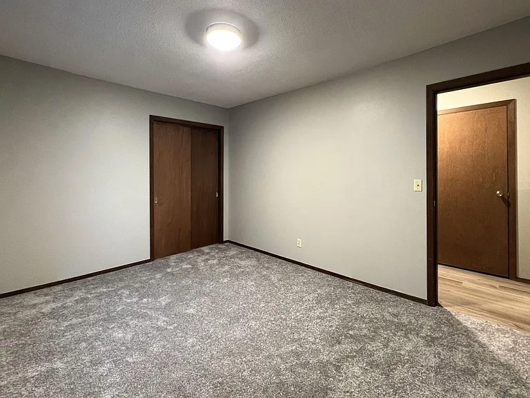 Spacious 2 Bedroom Apartment — Photo 10