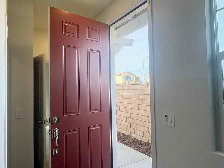 Private In-Law Separate entrance from outside.