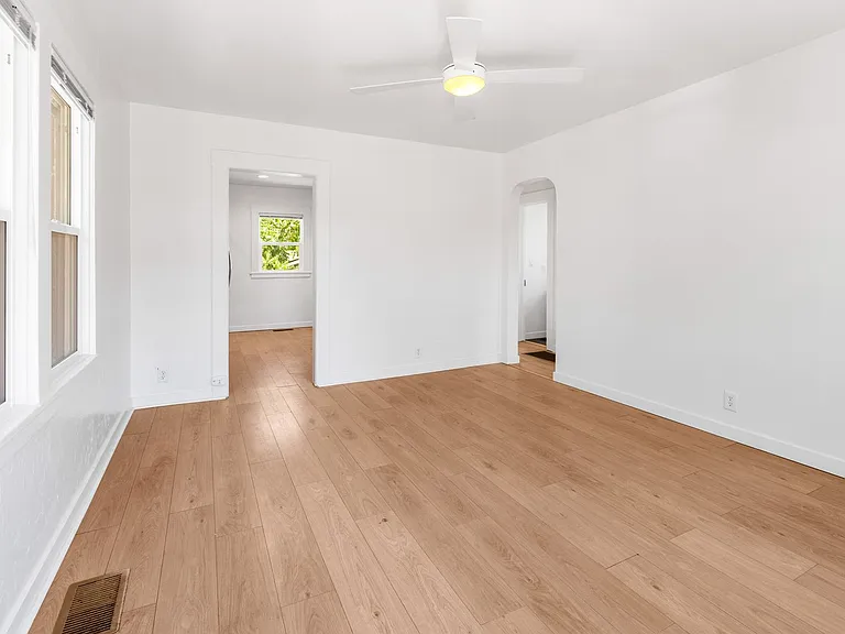 527 Mill St — Photo 8