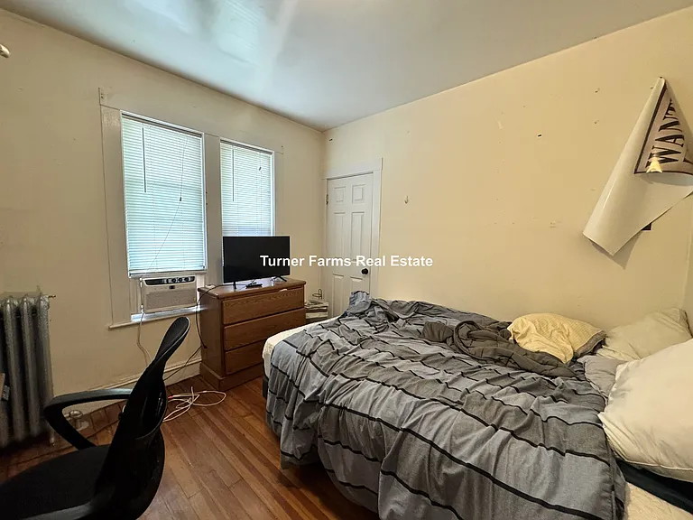 139 E Cottage St — Photo 4