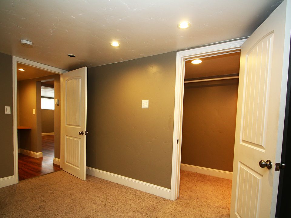 Master Bedroom (296)