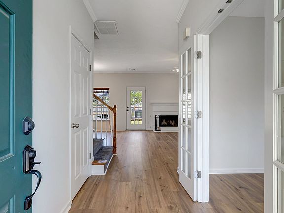 4th image of 207 Neal Ave