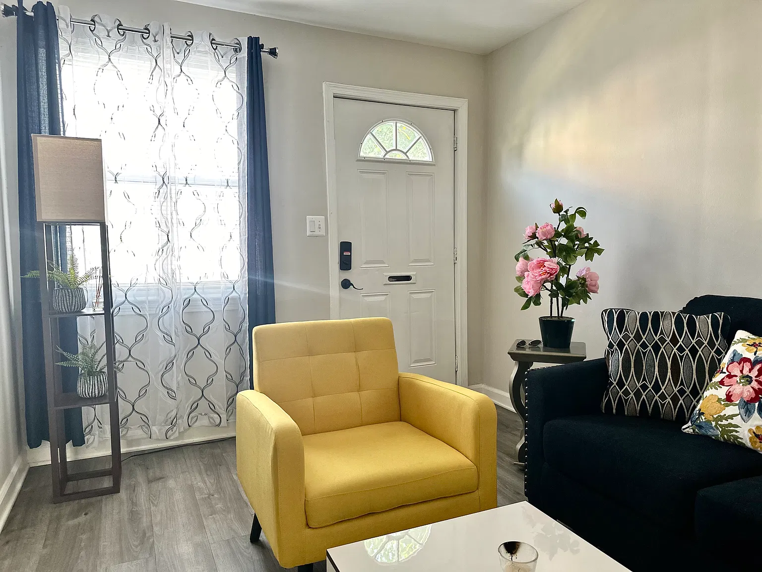 1 bed, 700 sqft, $1,700 — Photo 3