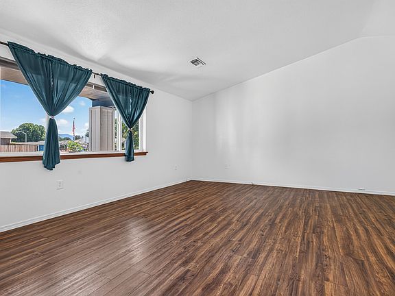 5th image of 1011 Coachman Dr