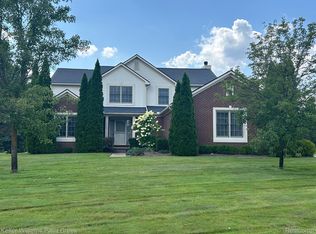 3547 Inverness Dr, Rochester, MI 48306