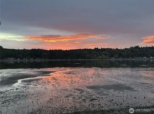 560 E North Bay Rd, Allyn, WA 98524