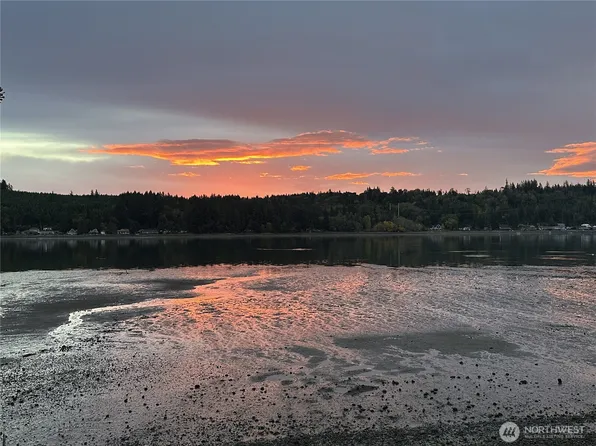 560 E North Bay Road, Allyn, WA 98524