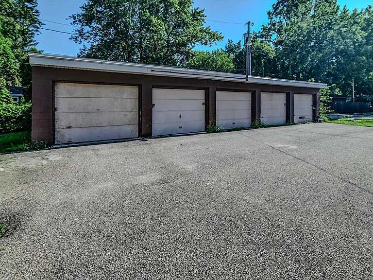 1810 Lake Point Dr #4 — Photo 17