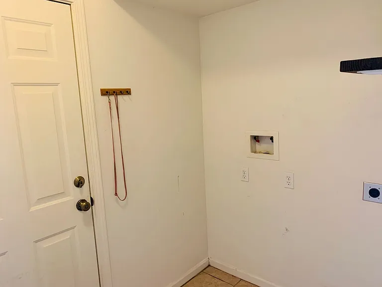 5499 Mariposa Ave — Photo 10